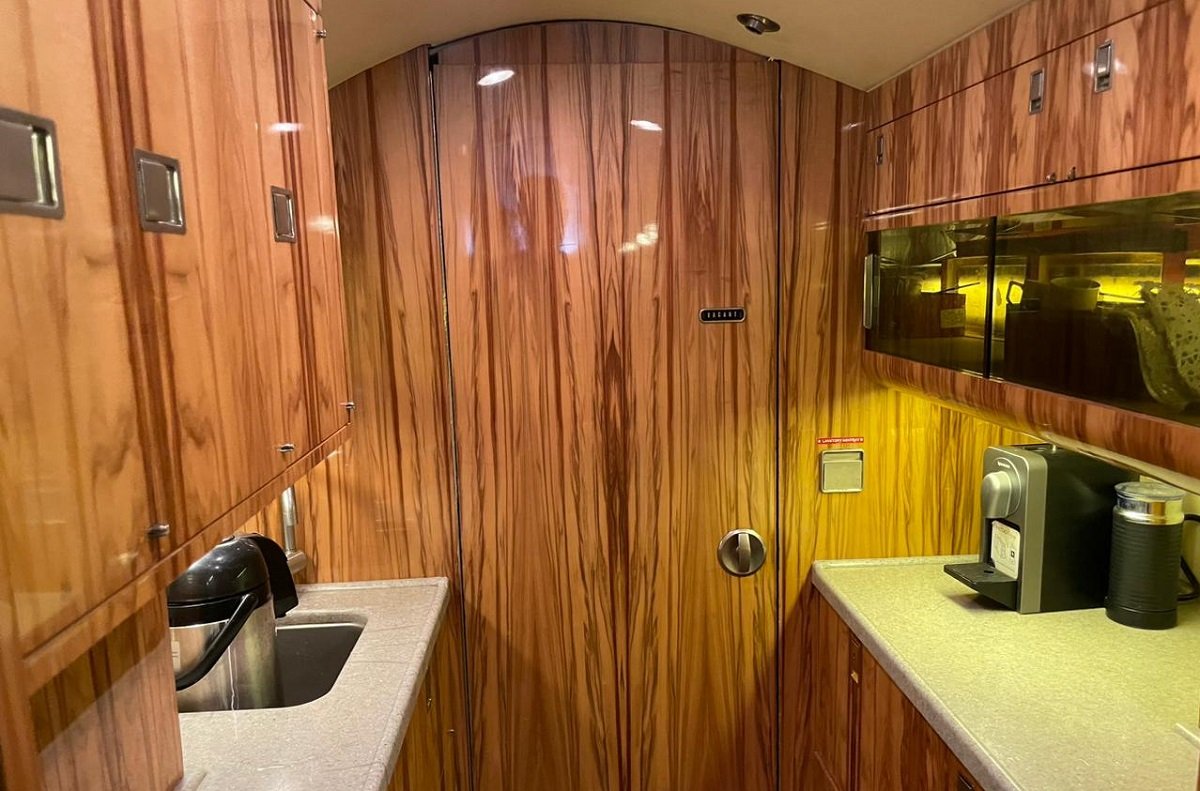 gulfstream egypt private jet kitchen