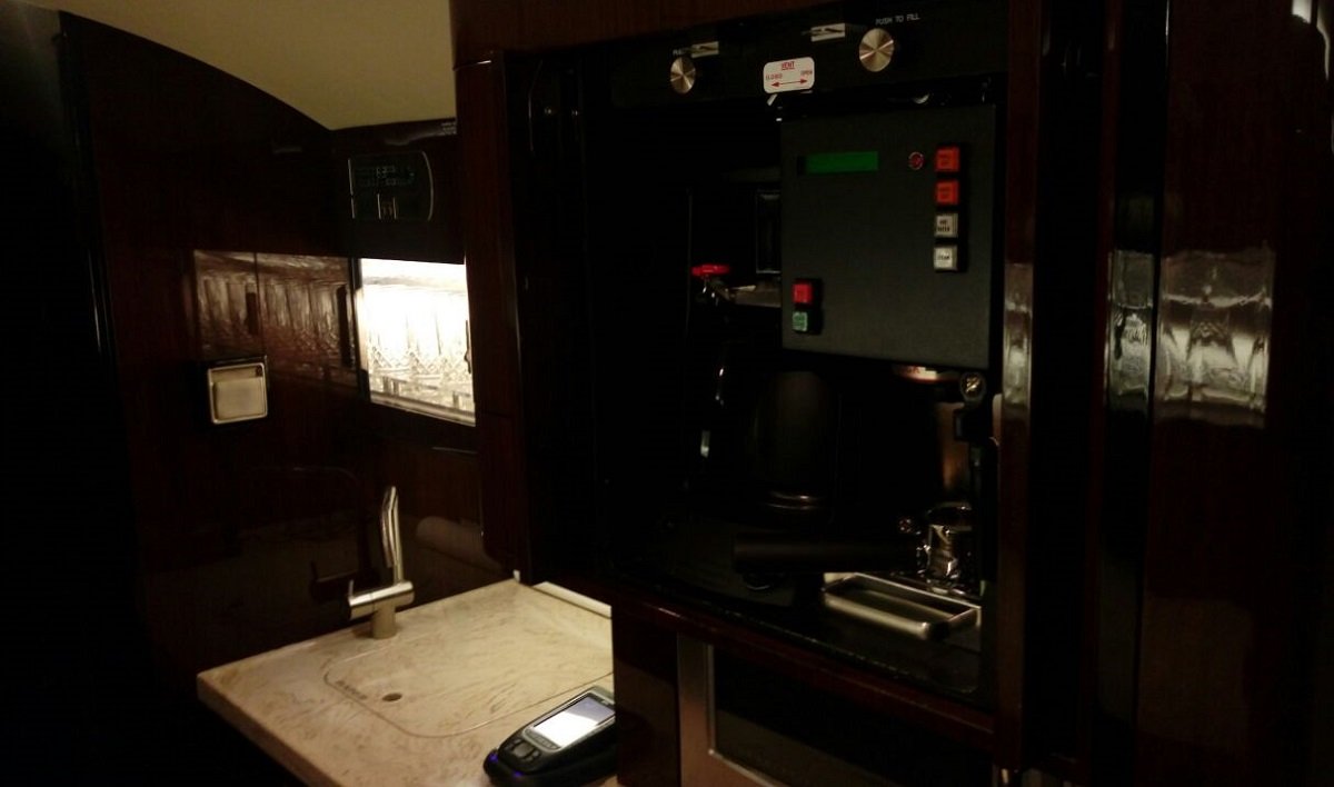 hire gulfstream private jet with kitchen