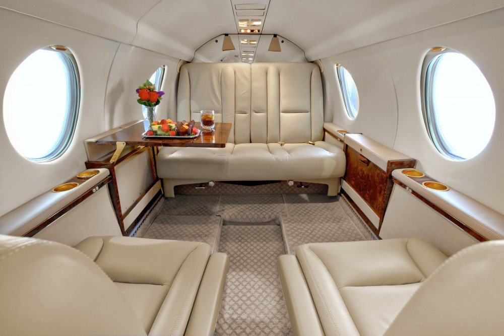 hire private jet charter dessault falcon-100